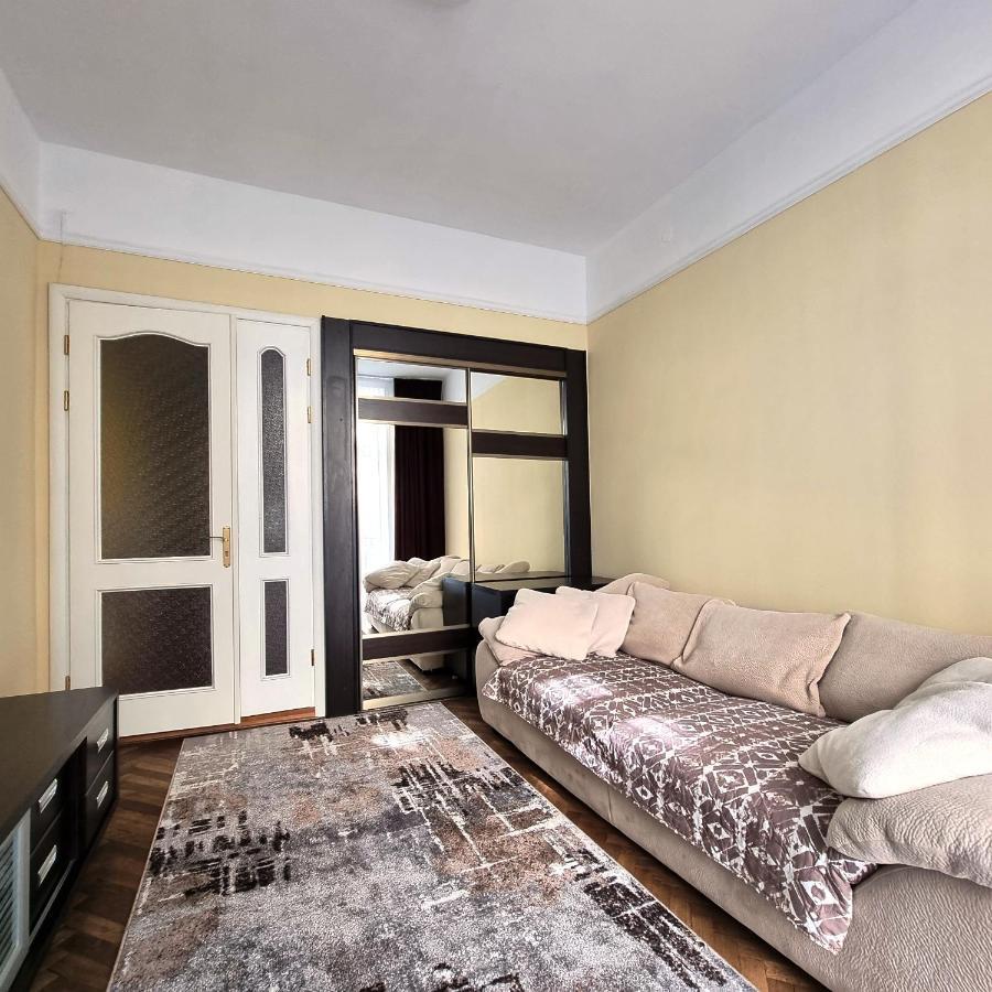 Cozy Apartment Leopoli Esterno foto